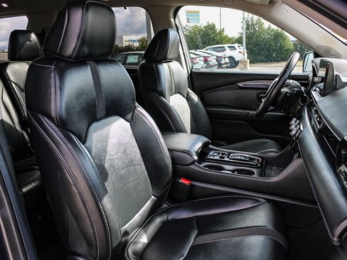 Certified 2025 Honda Pilot Touring image 15