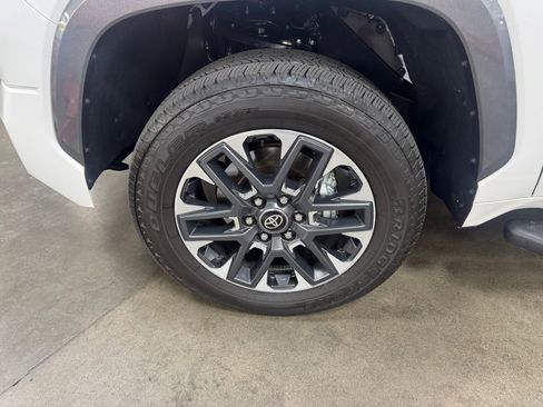 Used 2025 Toyota Tundra Limited image 26