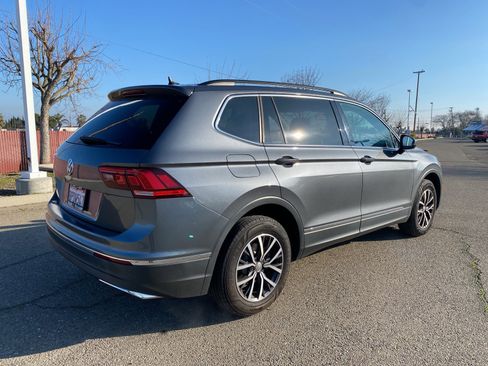 Used 2020 Volkswagen Tiguan SE w/ Panoramic Sunroof Package image 3