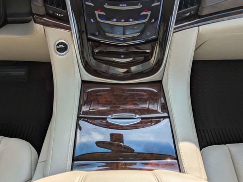 Used 2016 Cadillac Escalade 2WD image 19