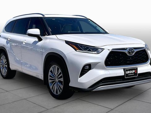 Used 2020 Toyota Highlander Platinum image 3