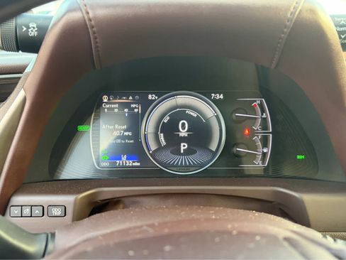 Used 2019 Lexus ES 300h w/ Premium Package image 8