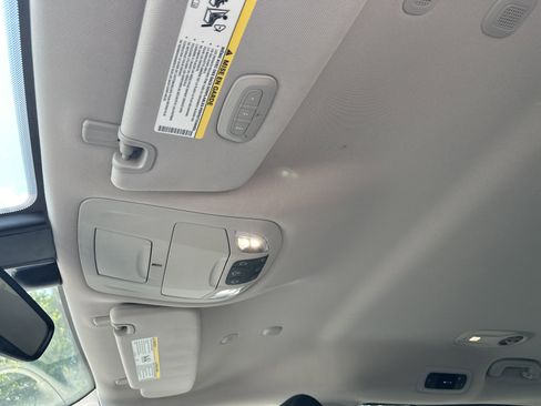 Used 2020 Chrysler Pacifica Touring image 33