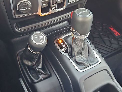 Used 2025 Jeep Gladiator Sport image 31