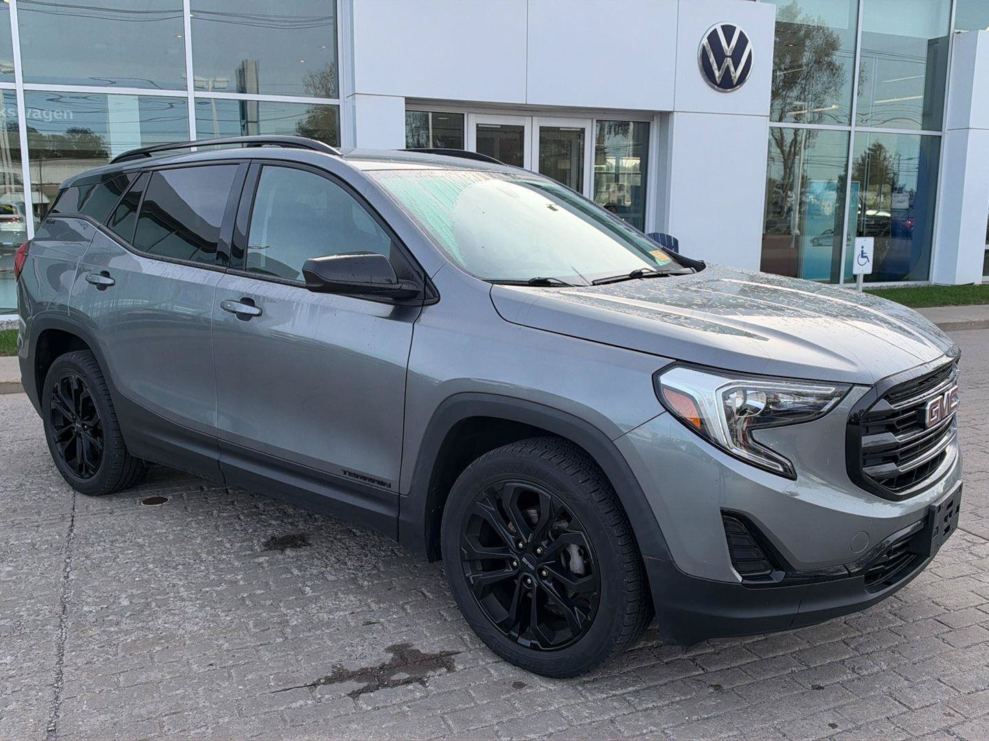Used 2019 GMC Terrain SLE w/ Black Edition AWD/4WD image 3