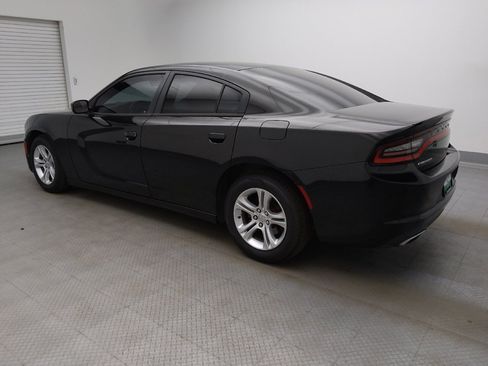 Used 2017 Dodge Charger SE RWD image 3
