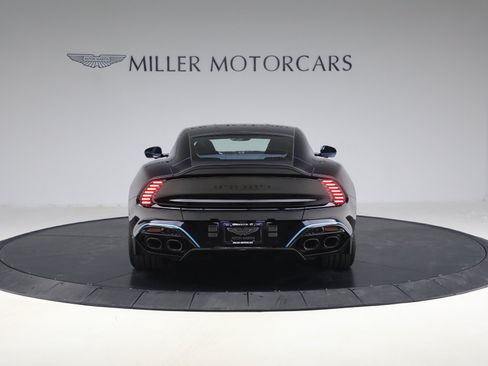 Used 2025 Aston Martin Vanquish RWD image 6