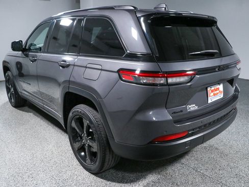 Used 2023 Jeep Grand Cherokee Altitude AWD/4WD image 9
