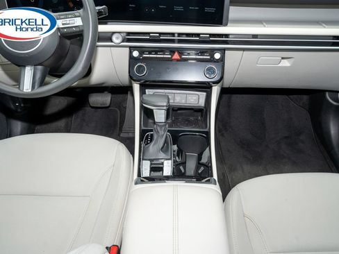 Used 2025 Hyundai Tucson SEL FWD image 26