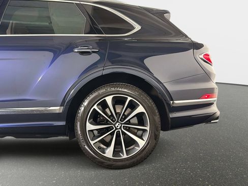 Used 2024 Bentley Bentayga AWD/4WD image 13