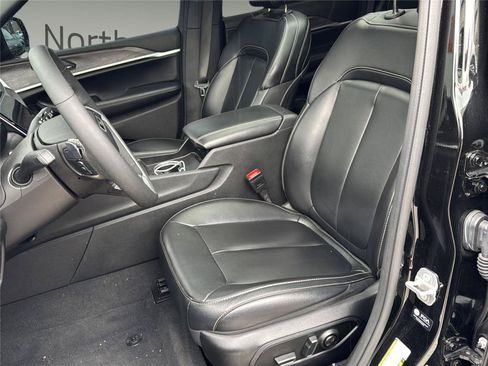 Used 2025 Jeep Grand Cherokee Limited w/ Black Appearance Package AWD/4WD image 14