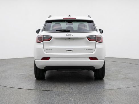 Used 2025 Jeep Compass Latitude AWD/4WD image 7