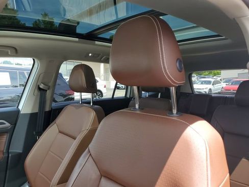 Used 2023 Volkswagen Atlas SEL R-Line AWD/4WD image 16