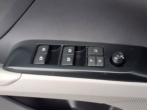 Used 2019 Toyota Camry LE image 23