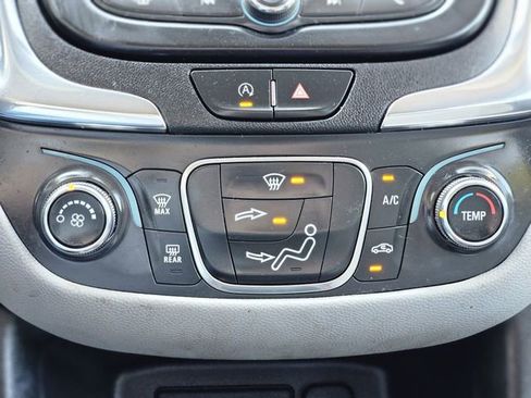 Used 2022 Chevrolet Equinox LS w/ LS Convenience Package image 24