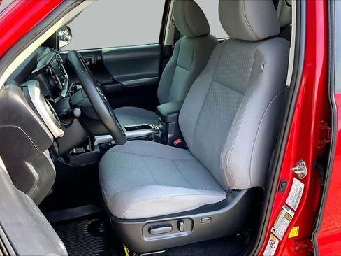 Certified 2020 Toyota Tacoma SR5 AWD/4WD image 9