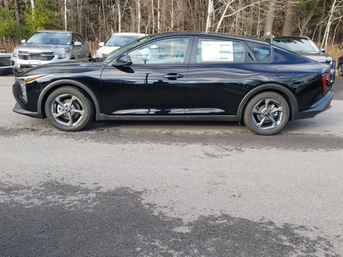 New 2025 Kia K4 LXS image 2