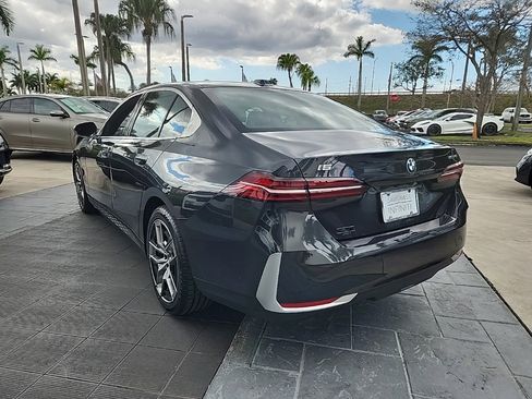 Used 2025 BMW i5 eDrive40i image 11