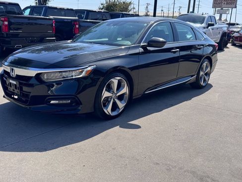 Used 2018 Honda Accord Touring image 1