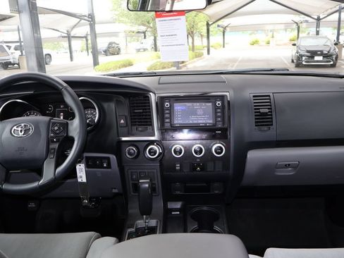Used 2019 Toyota Sequoia SR5 AWD/4WD image 23