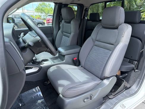 Used 2024 Nissan Frontier SV w/ SV Convenience Package RWD image 30