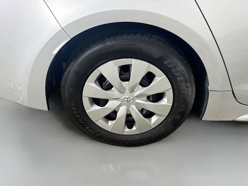 Used 2021 Toyota Corolla L FWD image 32