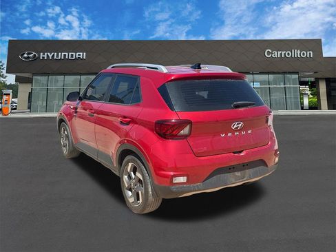 Used 2022 Hyundai Venue Limited FWD image 7