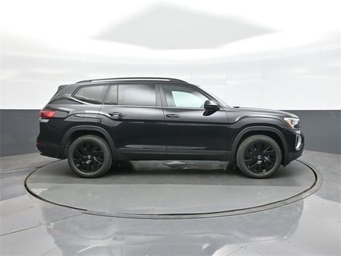 New 2026 Volkswagen Atlas SE image 8