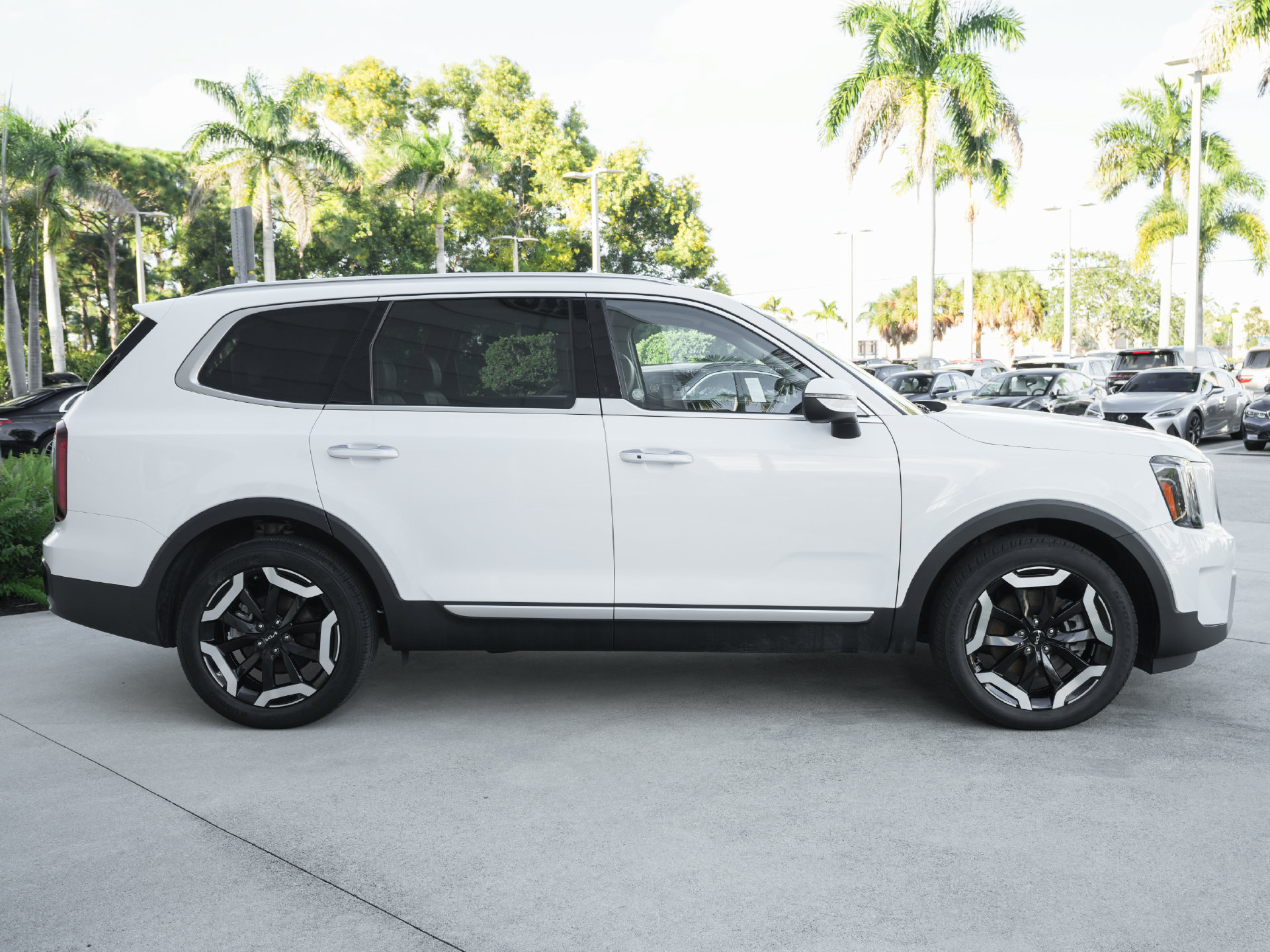 Used 2025 Kia Telluride S FWD image 33