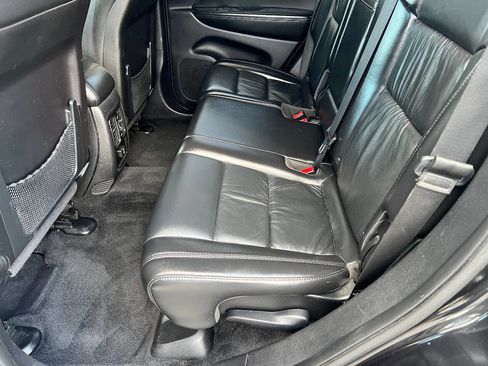 Used 2011 Jeep Grand Cherokee Laredo image 21