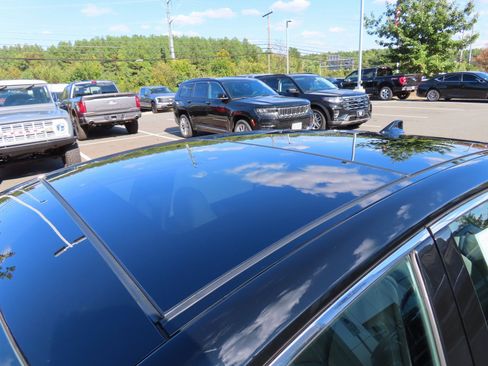 Used 2024 Toyota Camry XSE w/ Navigation Package image 10