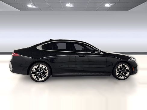 Used 2024 BMW i5 eDrive40i w/ M Sport Package RWD image 8