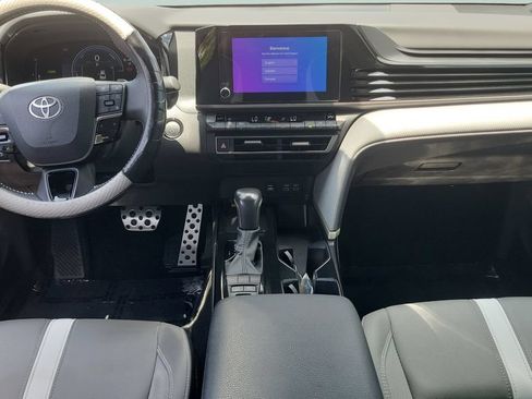Used 2025 Toyota Camry SE FWD image 11