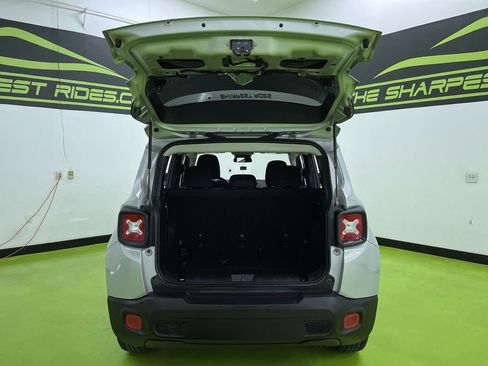 Used 2018 Jeep Renegade Latitude image 9