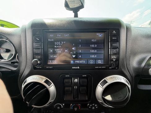 Used 2018 Jeep Wrangler Unlimited Sahara w/ Dual Top Group AWD/4WD image 23