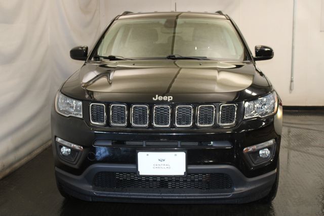 Used 2020 Jeep Compass Latitude w/ Cold Weather Group AWD/4WD image 3