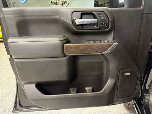 Used 2022 GMC Sierra 2500 Denali w/ Denali Ultimate Package image 16