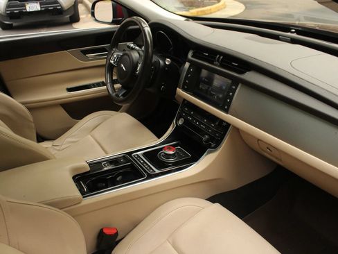 Used 2017 Jaguar XF Premium RWD image 25