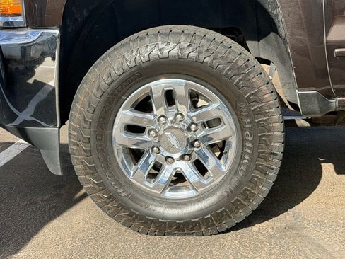 Used 2018 Chevrolet Silverado 2500 LT AWD/4WD image 6