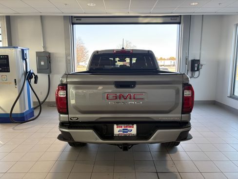 Used 2025 GMC Canyon Denali image 4