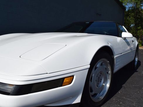 Used 1992 Chevrolet Corvette Coupe image 4