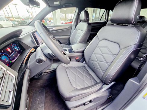 Used 2024 Volkswagen Atlas Cross Sport SE image 19