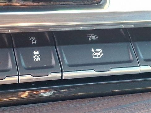 Certified 2025 GMC Sierra 1500 SLT image 25