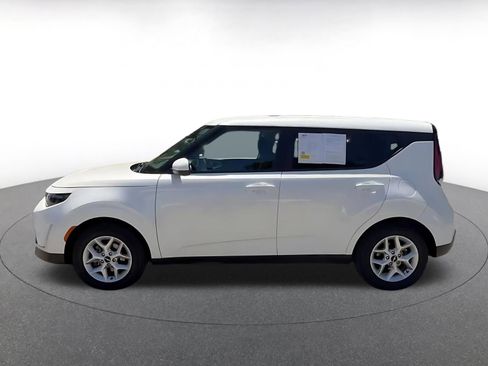 Used 2025 Kia Soul LX w/ LX Technology Package image 8
