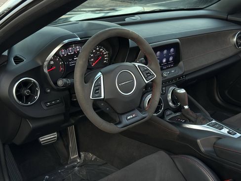 Used 2022 Chevrolet Camaro ZL1 image 17