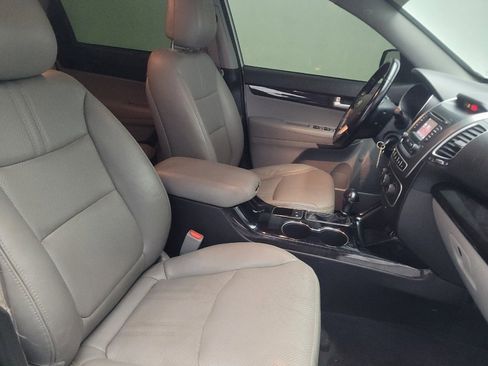 Used 2015 Kia Sorento LX image 21