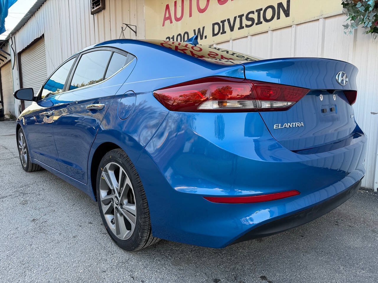 Used 2017 Hyundai Elantra Limited FWD image 11