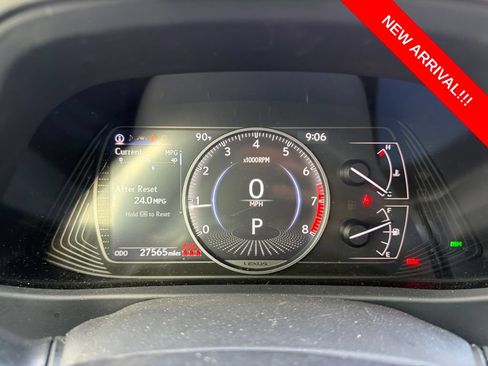 Used 2022 Lexus UX 200 w/ Premium Package FWD image 10