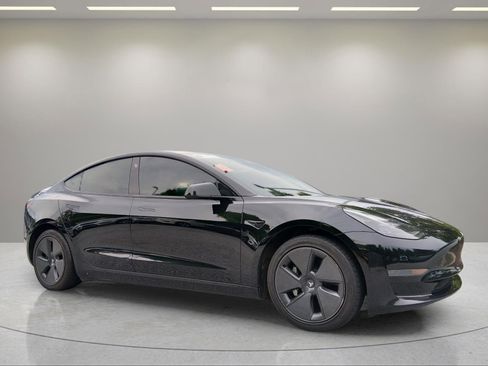 Used 2021 Tesla Model 3 Standard Range Plus RWD image 3