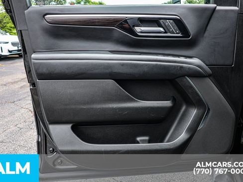 Used 2025 Chevrolet Suburban Z71 AWD/4WD image 46
